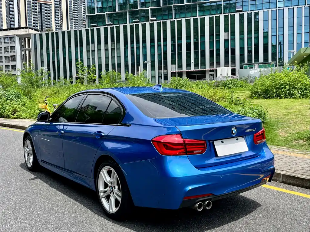 BMW 3 Series 2019 — фото 13