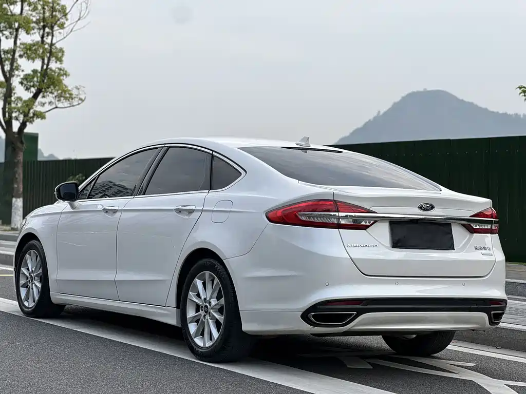 Ford Mondeo 2018 — фото 16
