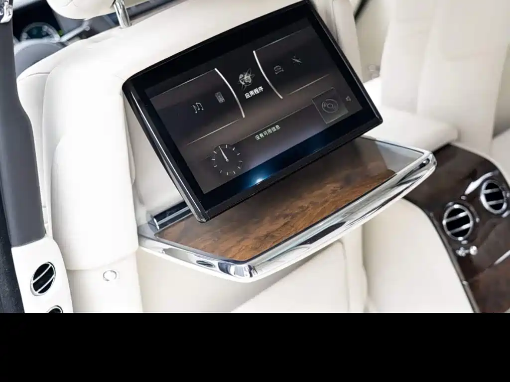 Rolls-Royce Phantom 2018 — фото 16