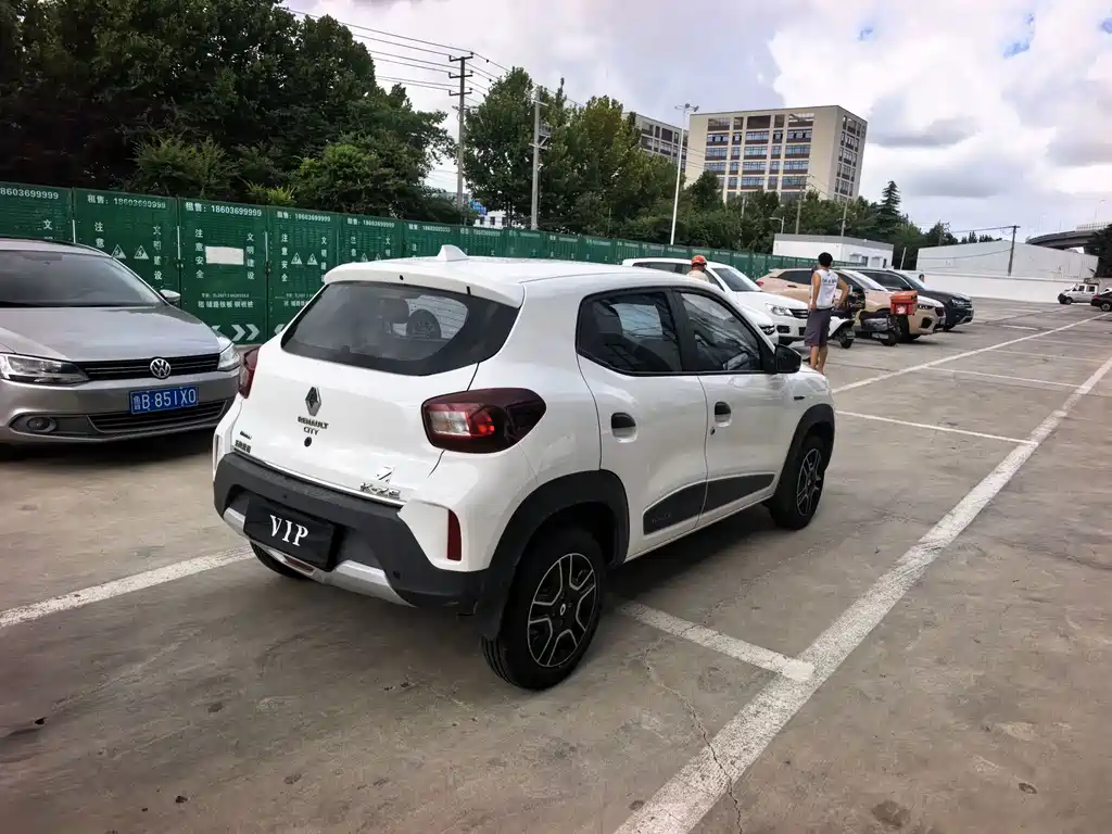 Renault Eno 2019 — фото 18