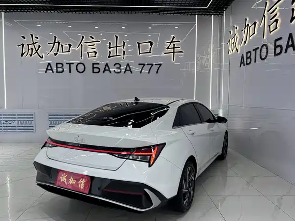 Hyundai Elantra 2023