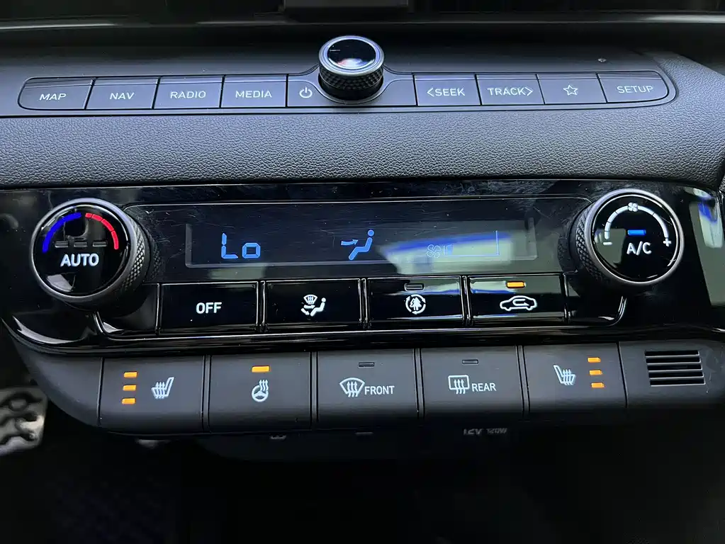 Hyundai Elantra 2023 — фото 10