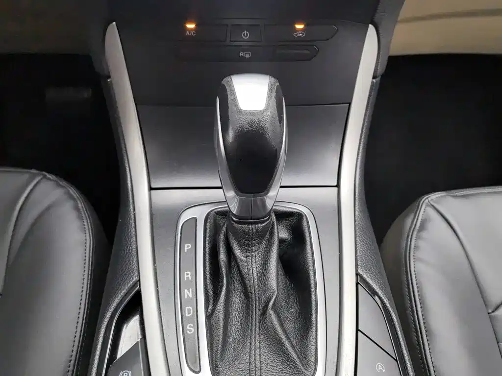 Ford Edge 2016 — фото 13