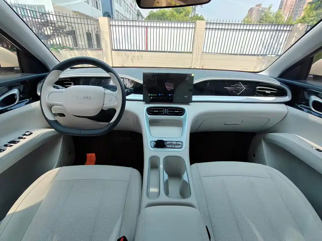 Geely Galaxy Starwish 2025 — фото 6