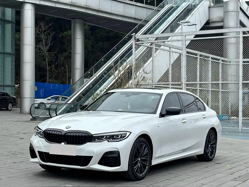 BMW 3 Series 2021 — фото 1