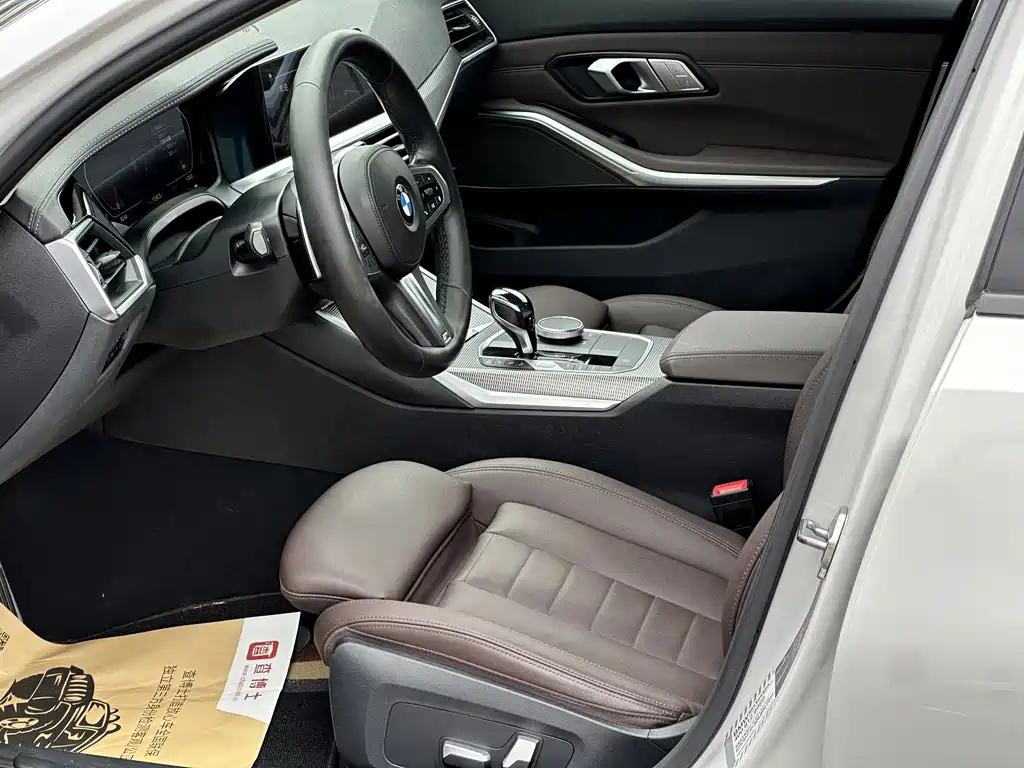 BMW 3 Series 2019 — фото 11