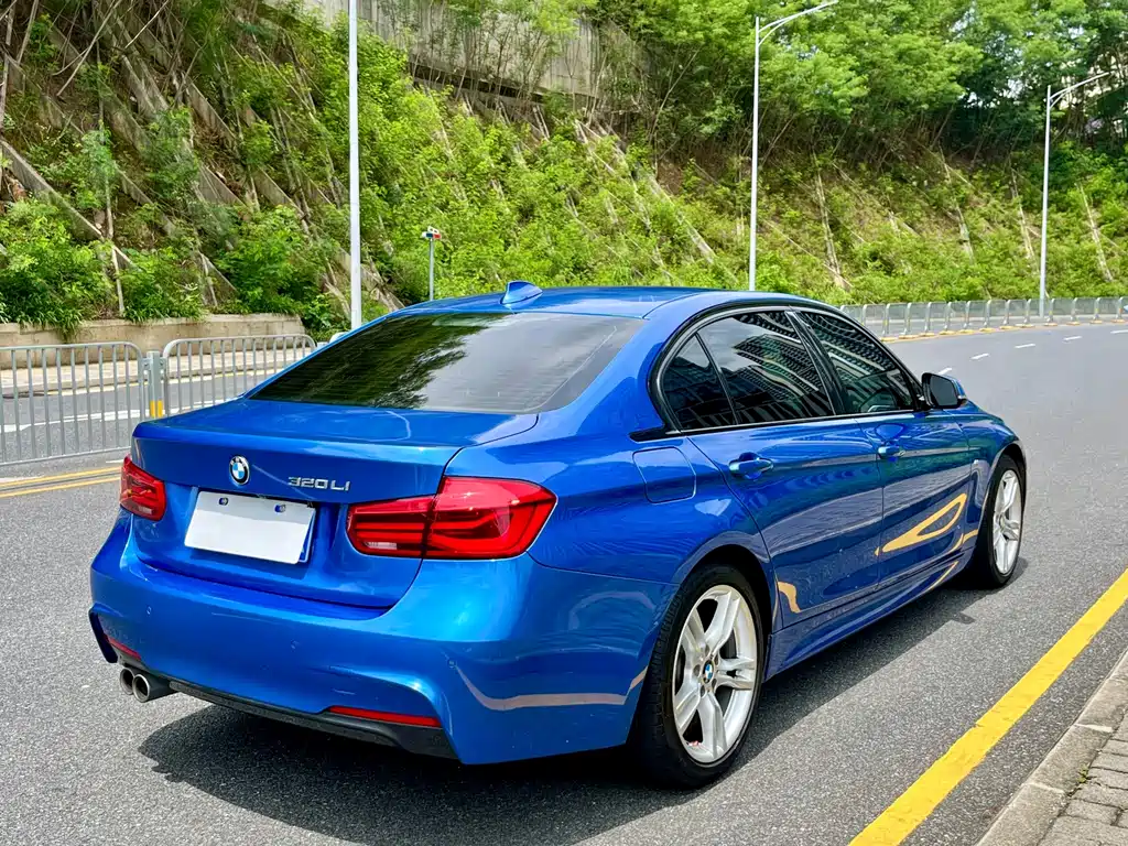 BMW 3 Series 2019 — фото 15