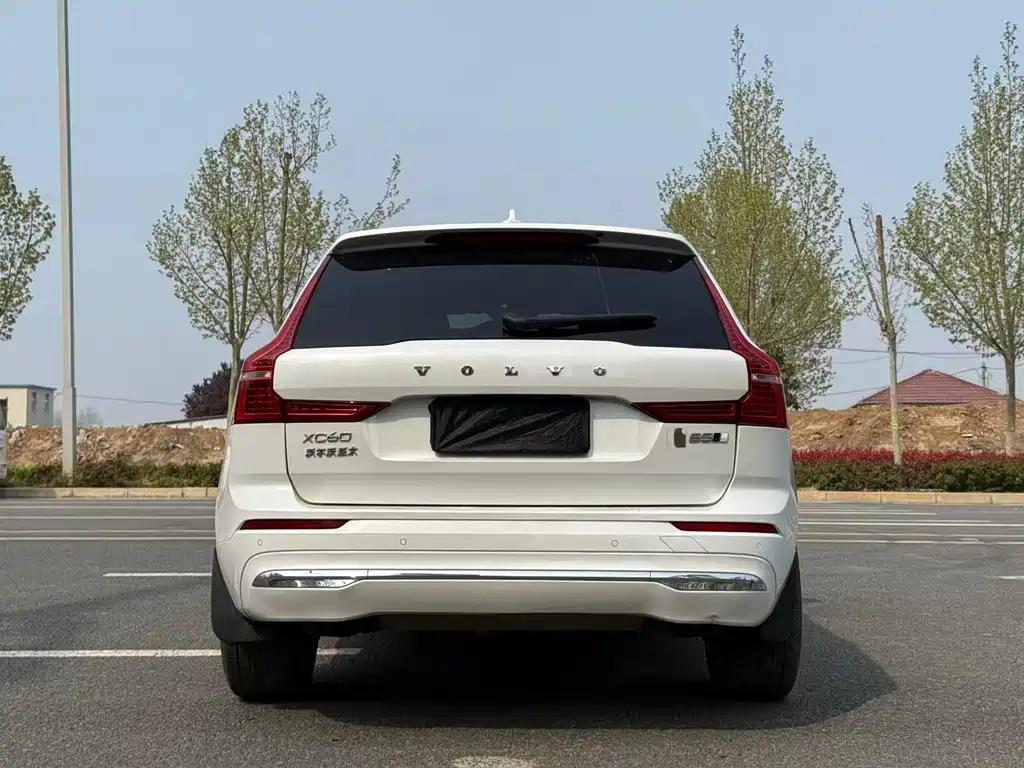 Volvo XC60 2022 — фото 8