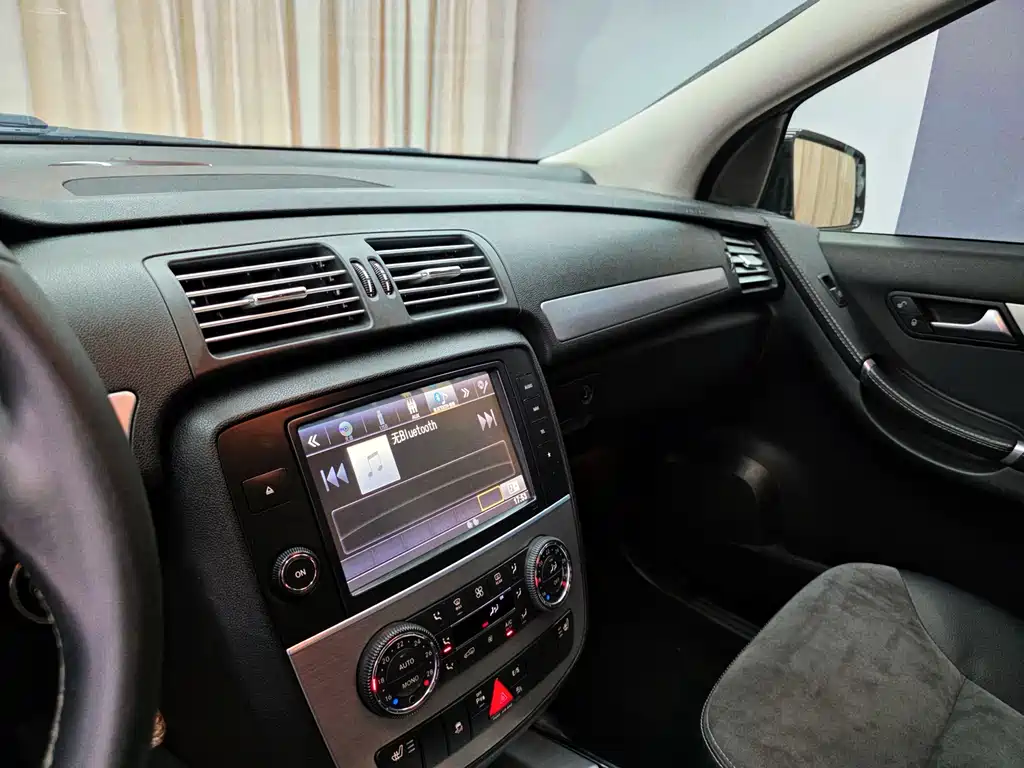 Mercedes-Benz R-Class 2015 — фото 11