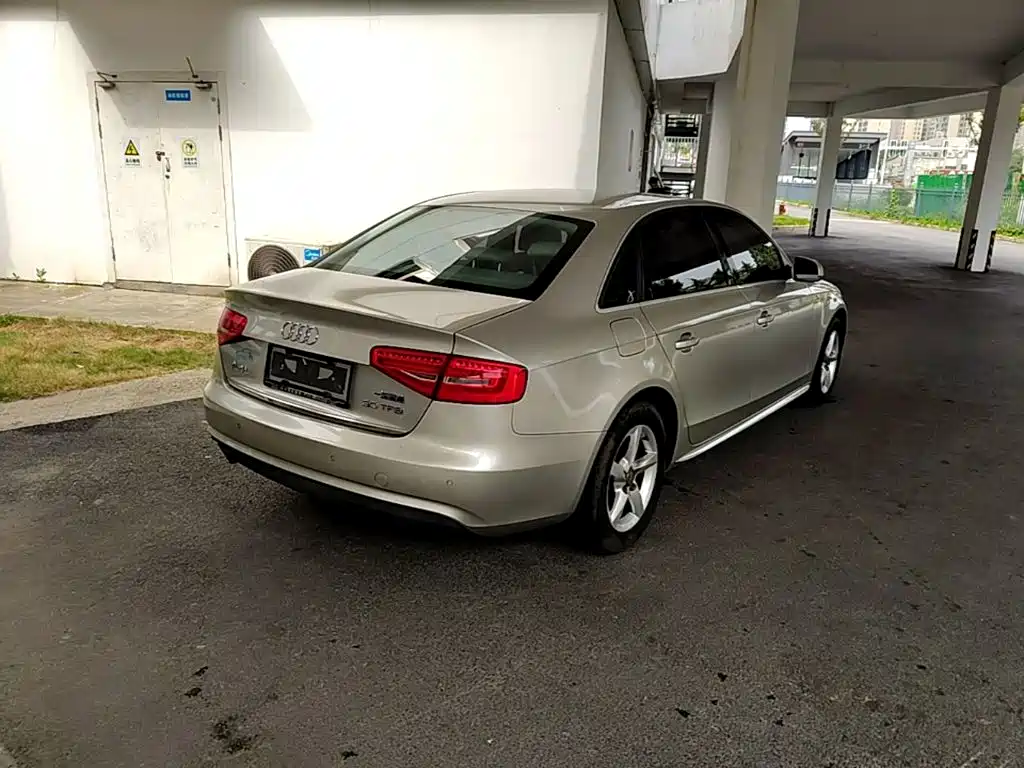 Audi A4L 2016