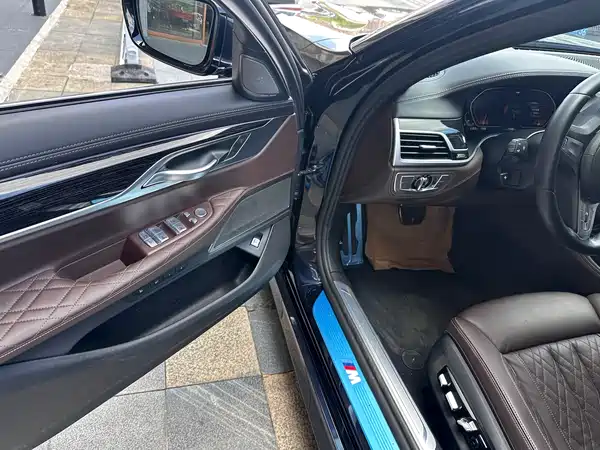 BMW 7 Series 2021