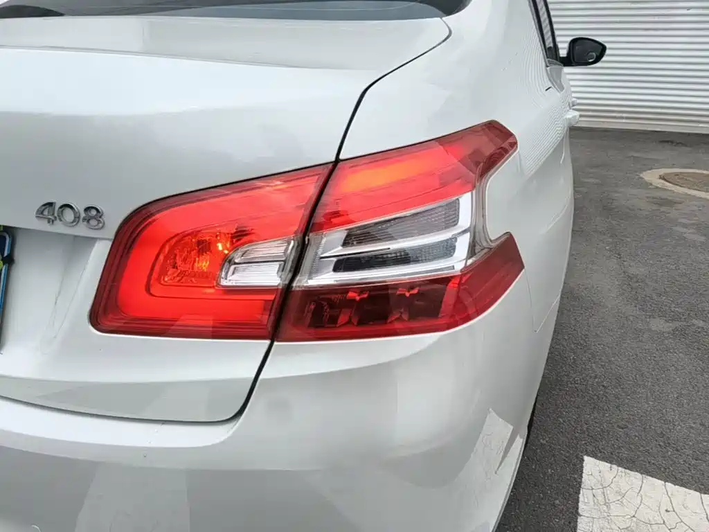 Peugeot 408 2016