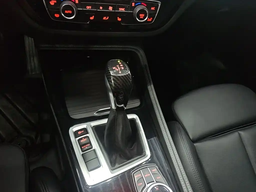 BMW 1 Series 2018 — фото 14
