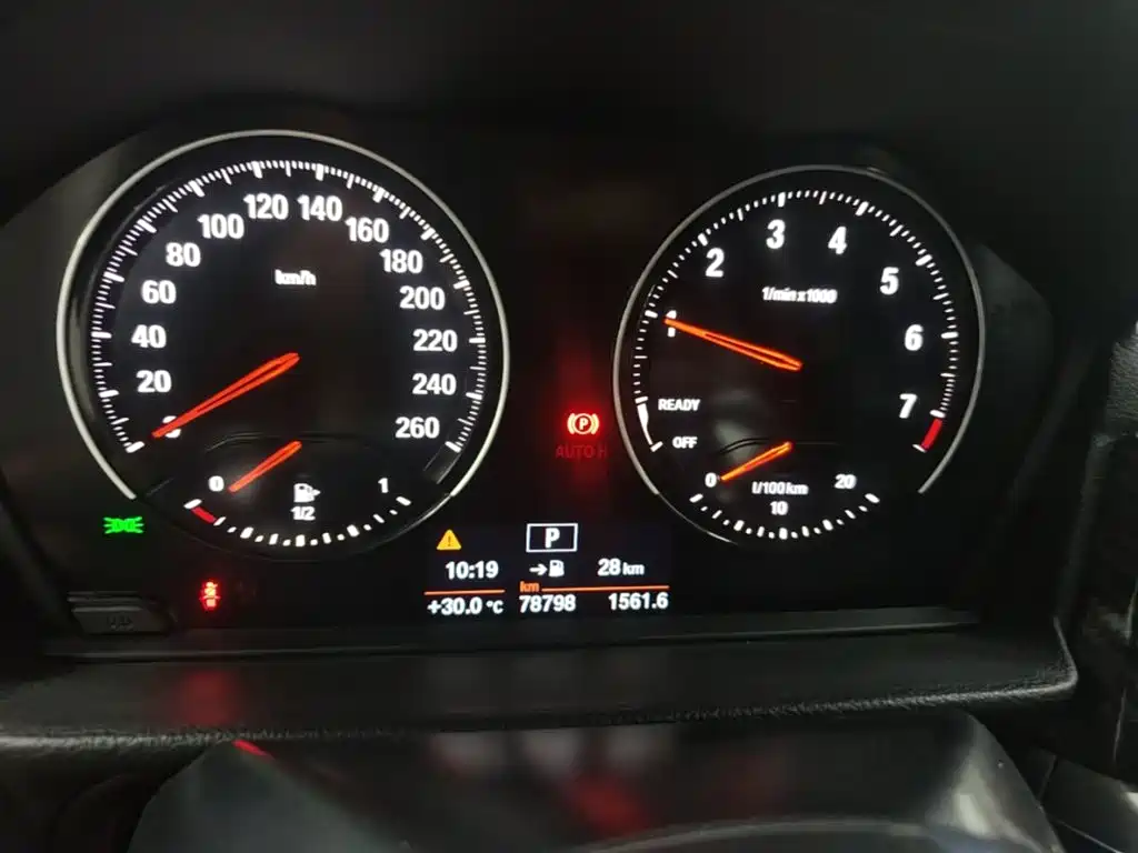 BMW 1 Series 2018 — фото 12