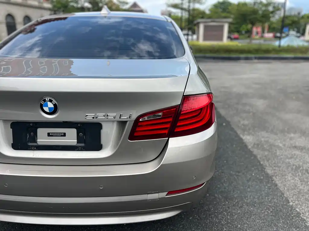 BMW 5 Series 2012 — фото 9