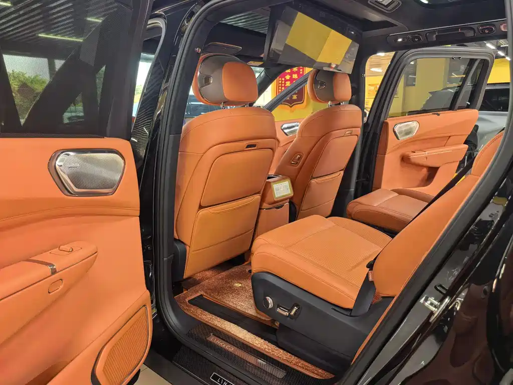 Lynk & Co 900 2025