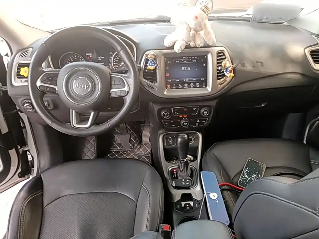 Jeep Compass 2017 — фото 10
