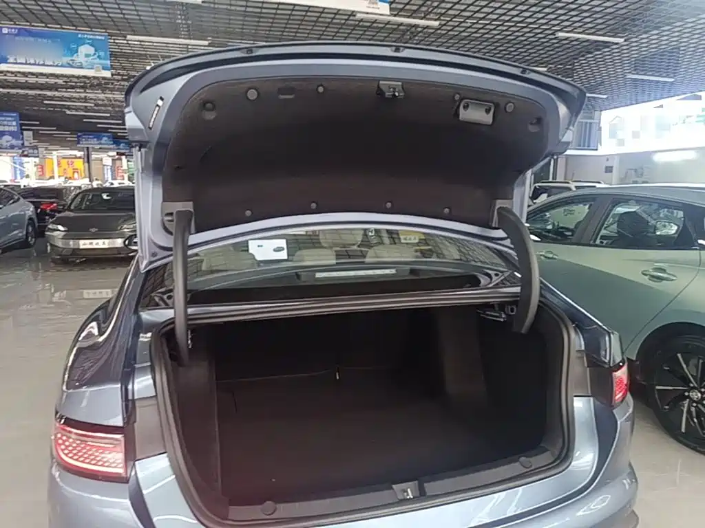 BYD Seal 05 DM-i 2025 — фото 15
