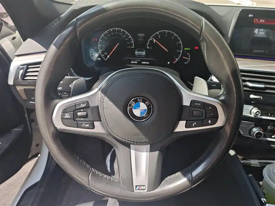 BMW 5 Series 2019 — фото 15