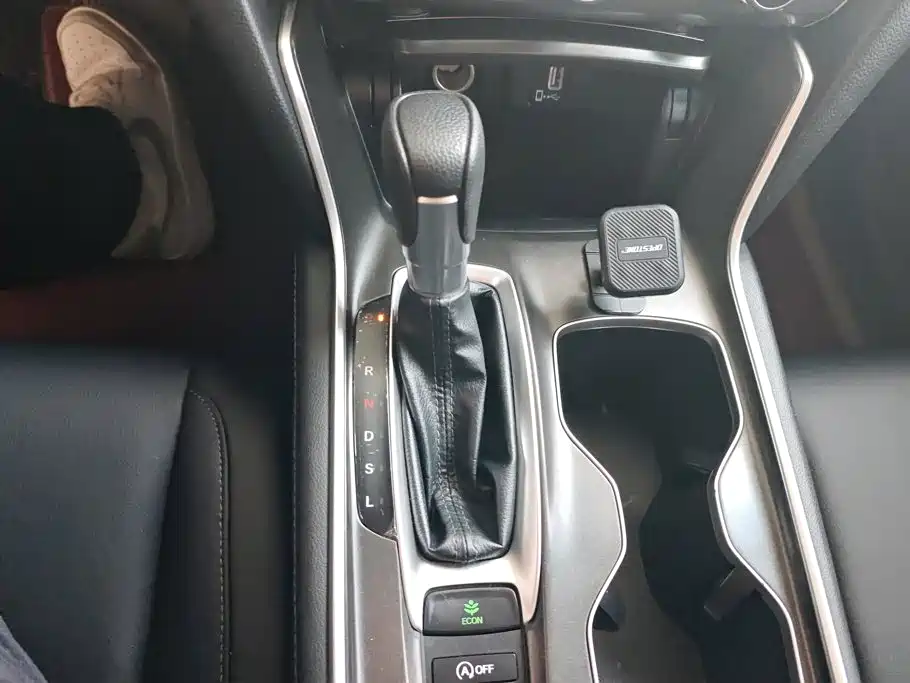 Honda Accord 2022 — фото 16