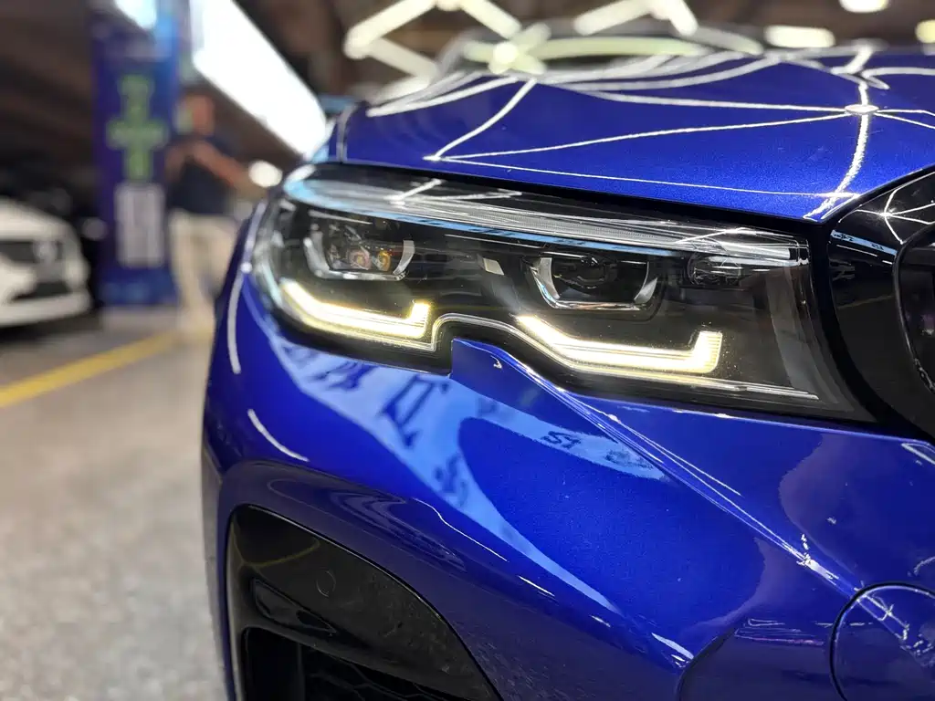 BMW 3 Series 2019 — фото 10