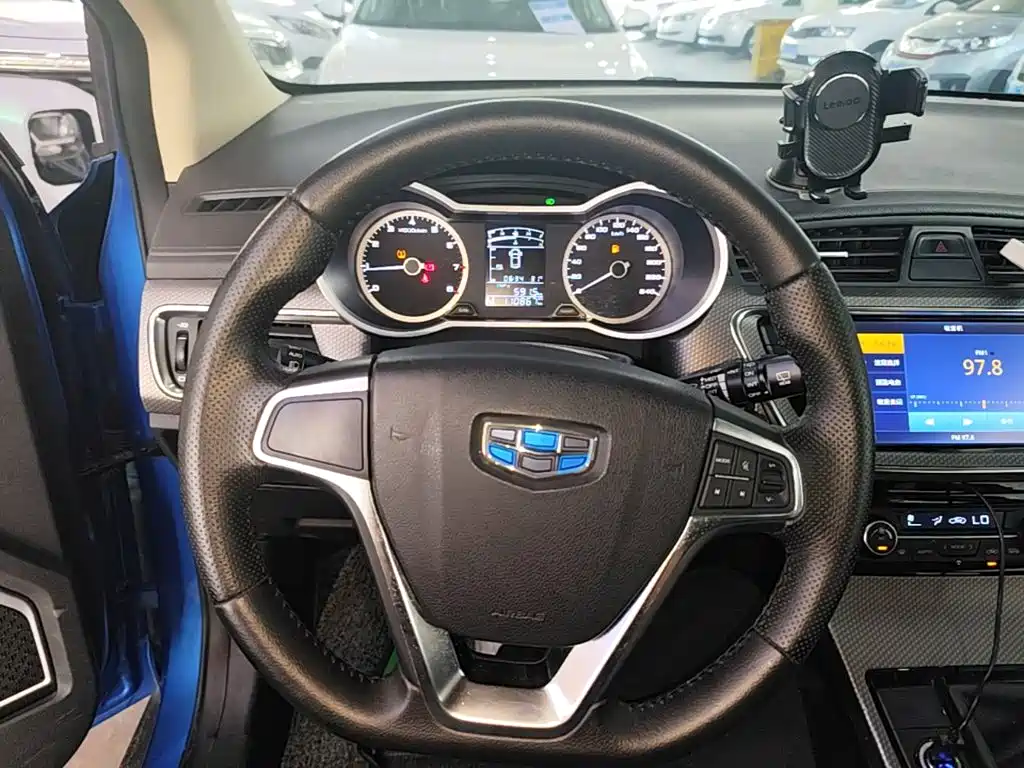 Geely Emgrand GS 2017 — фото 11