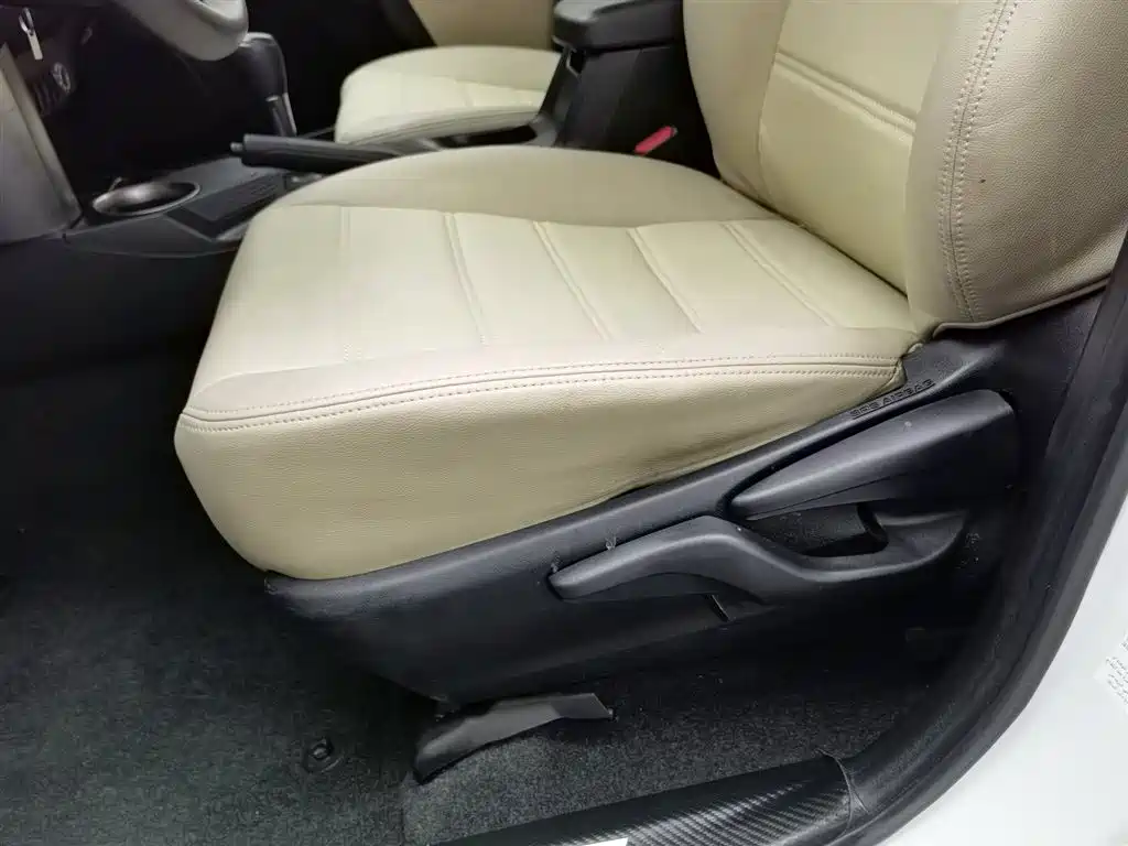 Toyota RAV4 2015 — фото 20