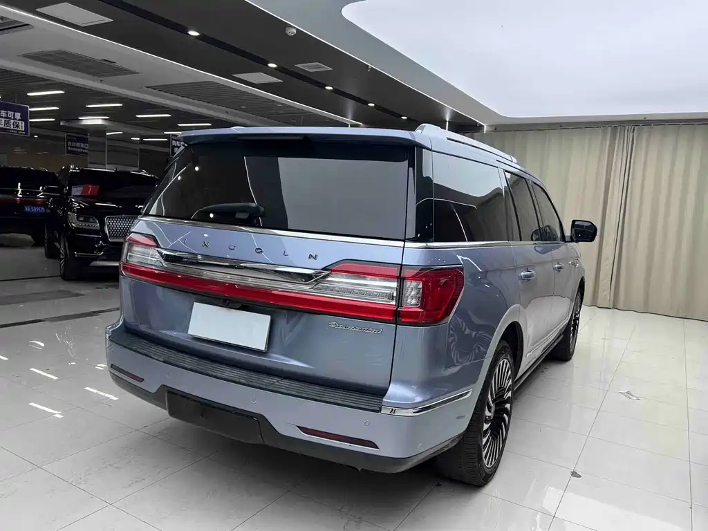 Lincoln Navigator 2021 — фото 16