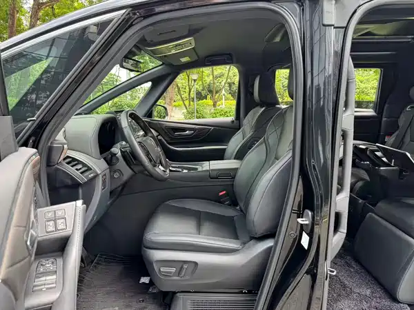 Toyota Vellfire 2024