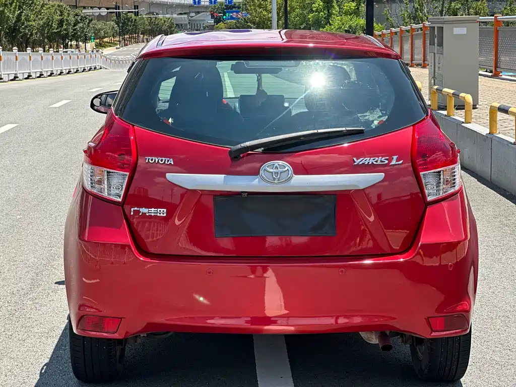 Toyota Yaris L 2015 — фото 11