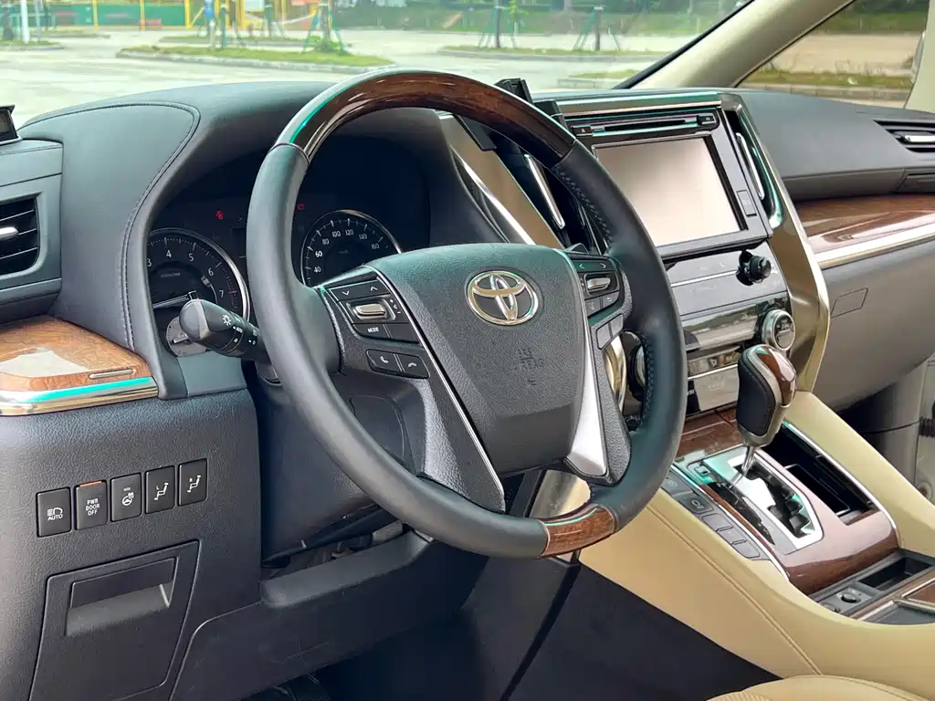 Toyota Alphard 2016 — фото 8