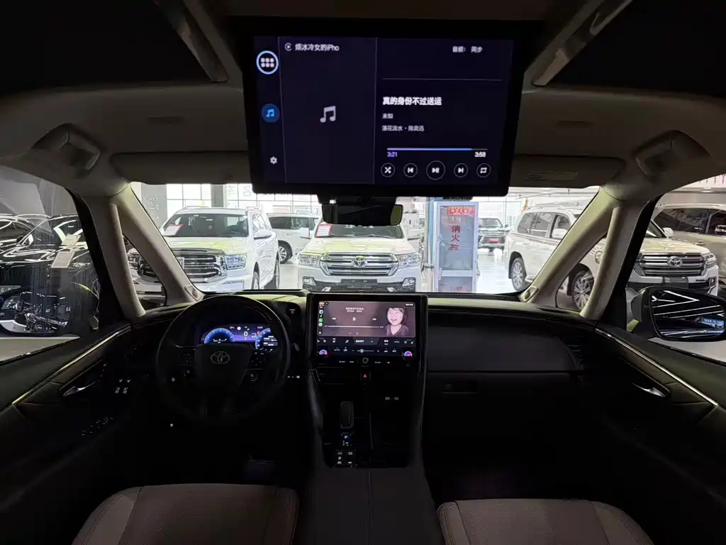 Toyota Alphard 2024 — фото 11