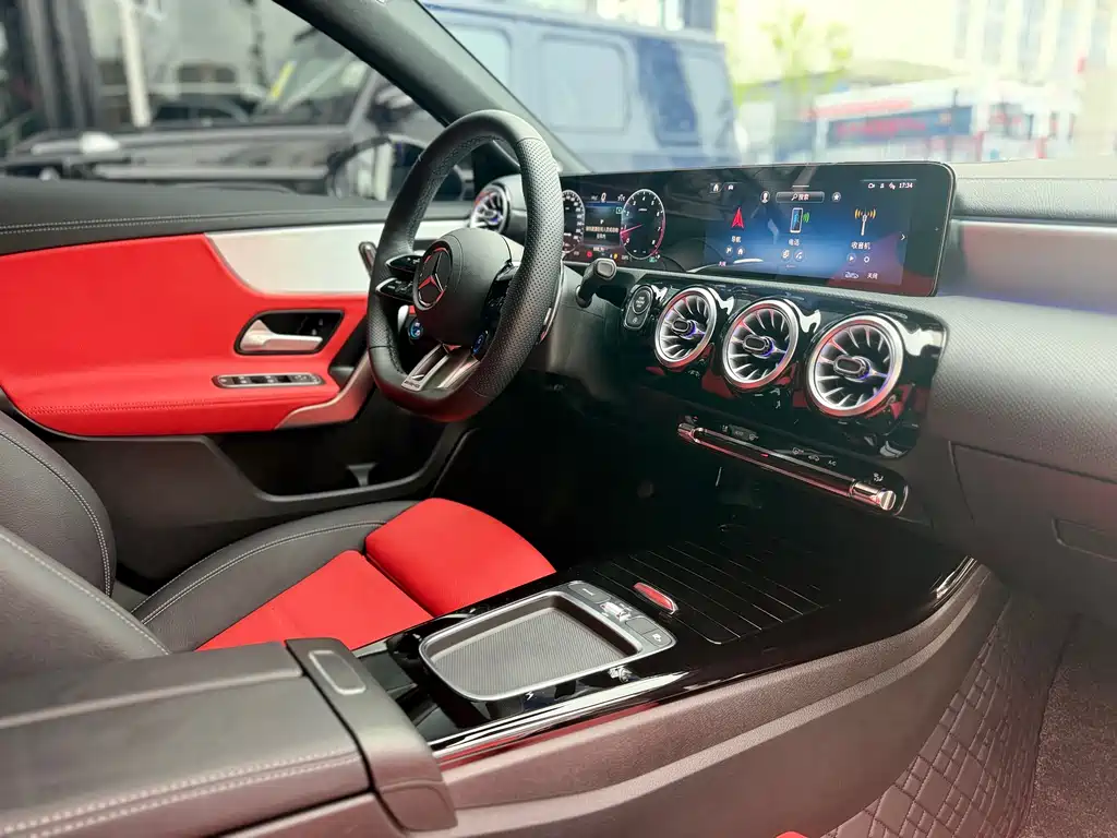 Mercedes-Benz A-Class AMG 2025 — фото 25