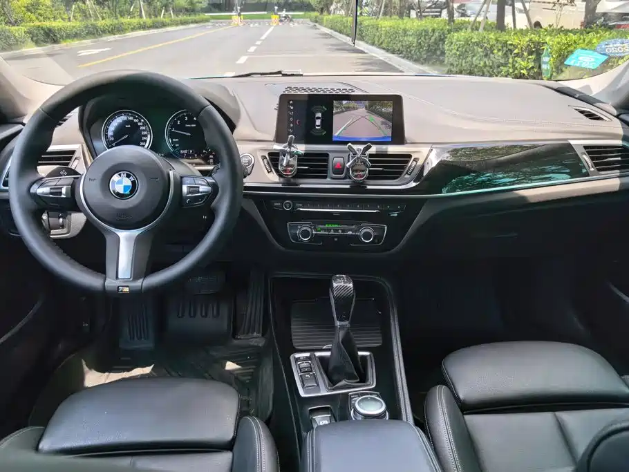 BMW 1 Series 2019 — фото 12