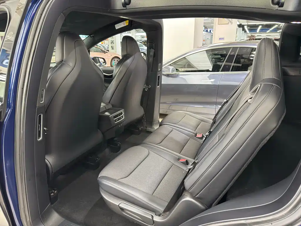Tesla Model X 2018 — фото 14