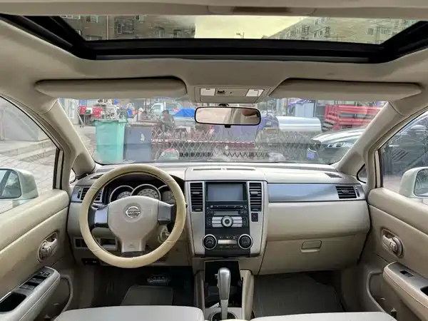 Nissan Tiida 2010