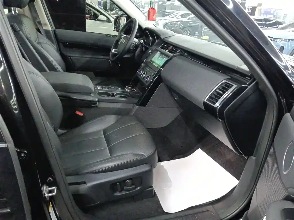 Land Rover Discovery 2018 — фото 25