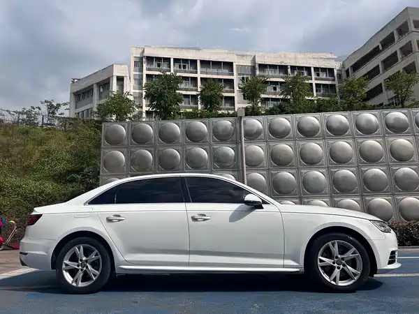 Audi A4L 2018