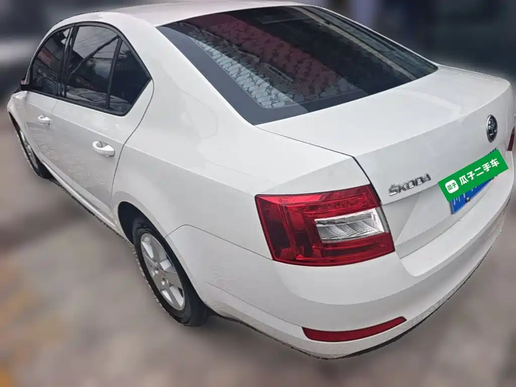 Skoda Octavia 2018 — фото 9