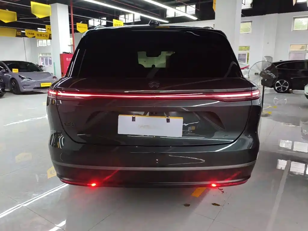 NIO ES8 2023