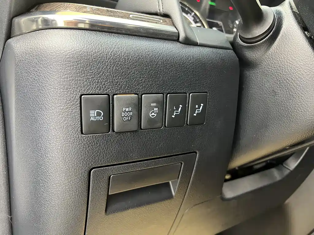 Toyota Alphard 2020 — фото 6