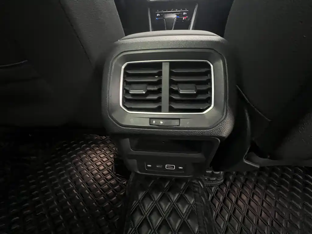 Volkswagen Tiguan L 2023 — фото 11