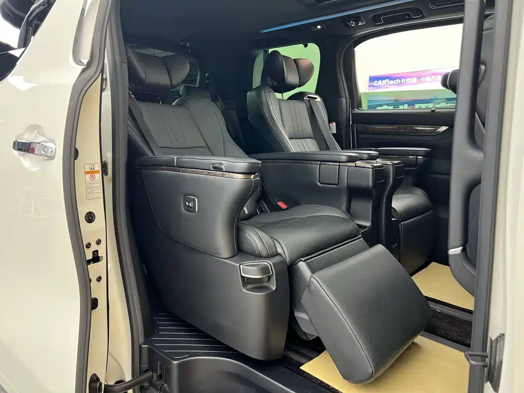 Toyota Alphard 2020 — фото 28