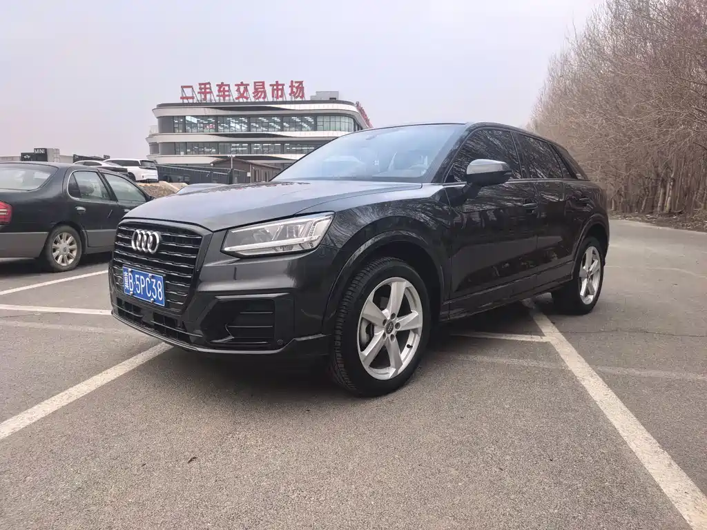 Audi Q2L 2021 — фото 1