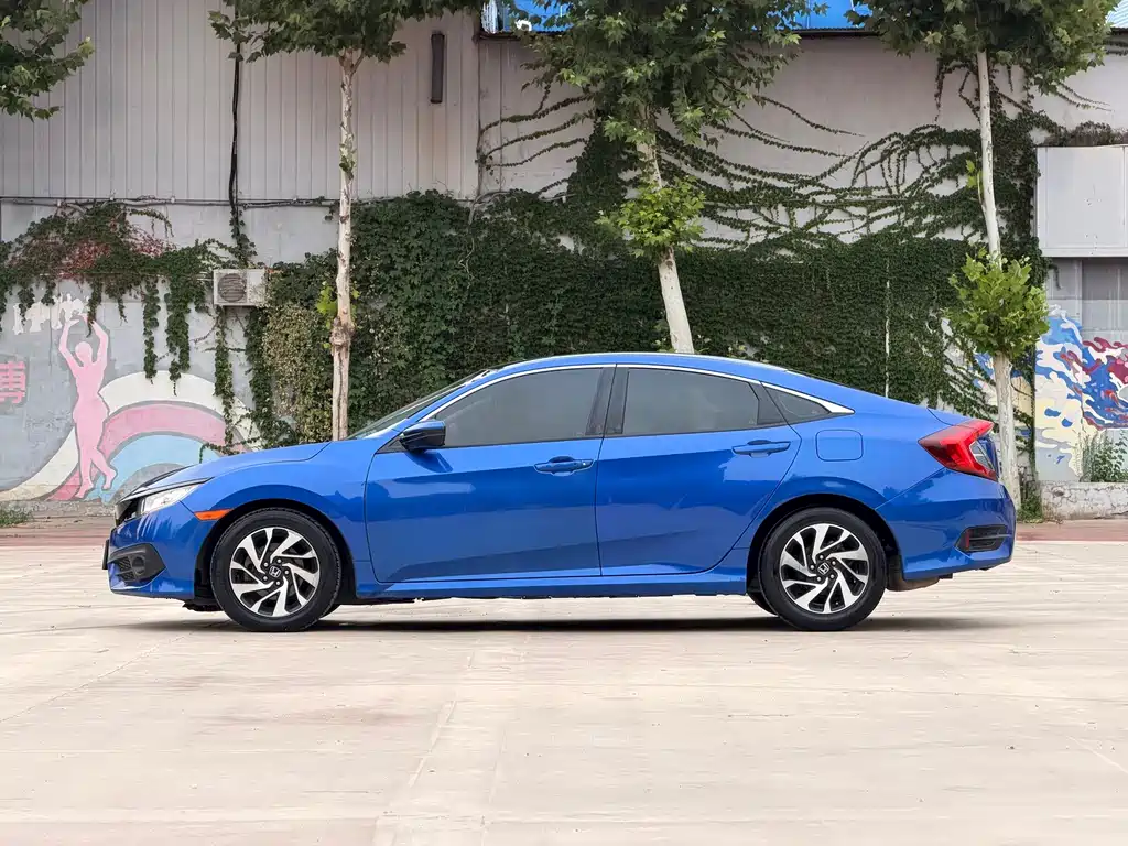Honda Civic 2018 — фото 4