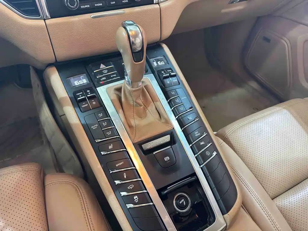 Porsche Macan 2016 — фото 14