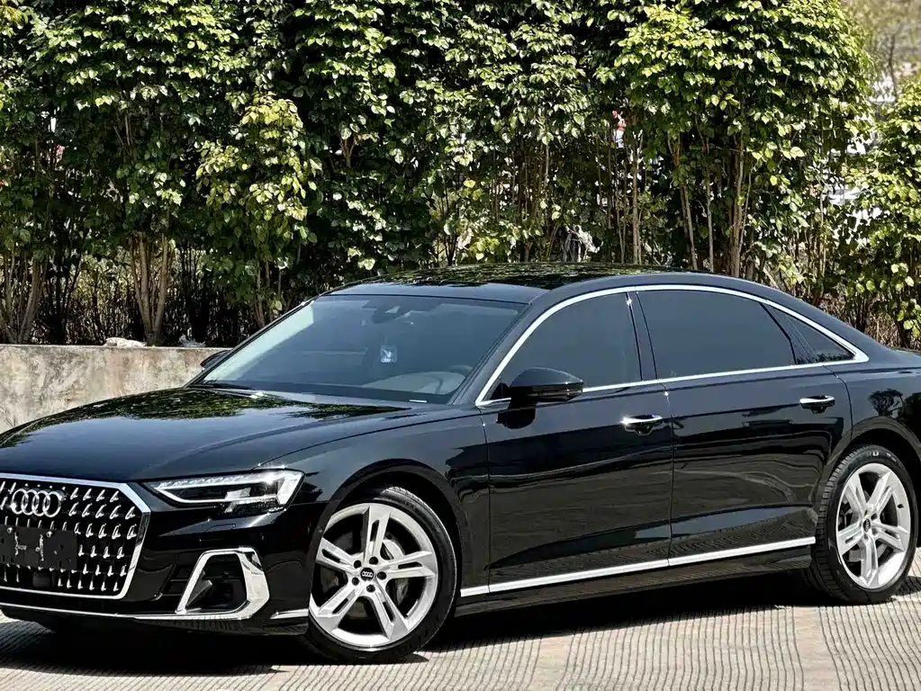 Audi A8 2023 — фото 1