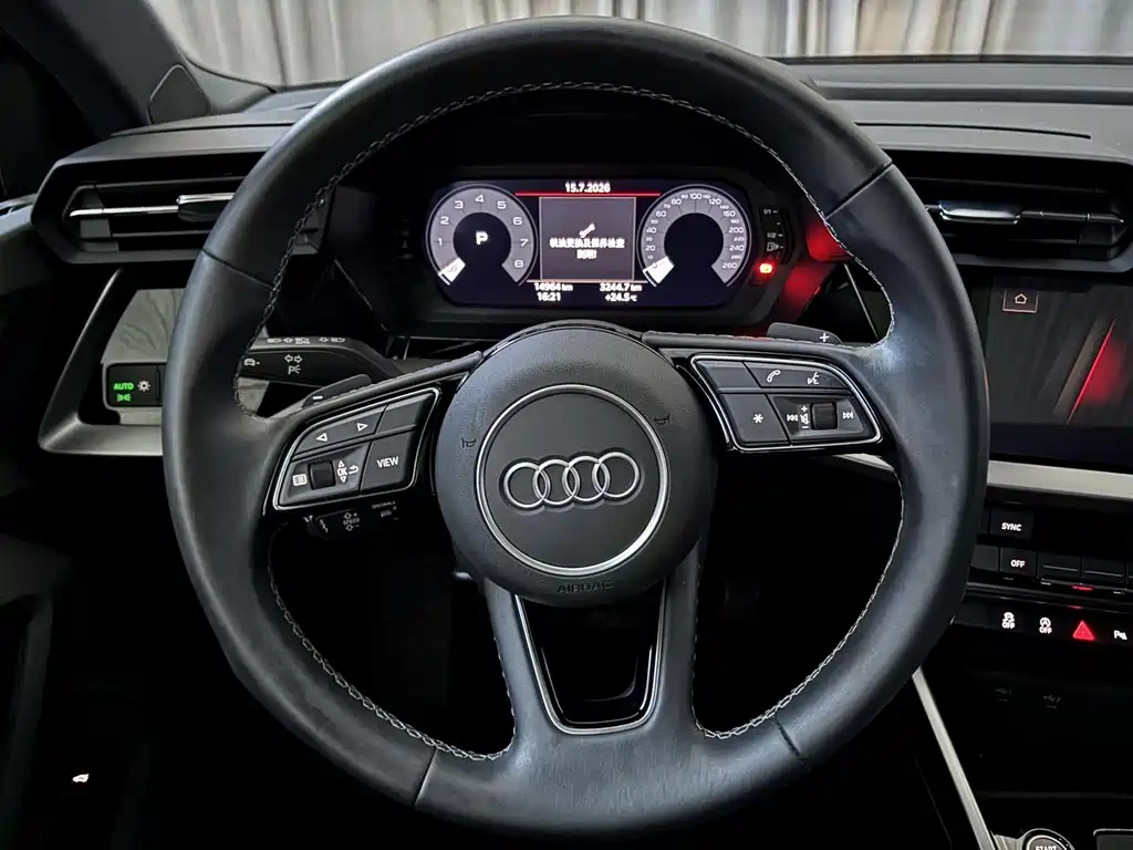 Audi A3 2023 — фото 13