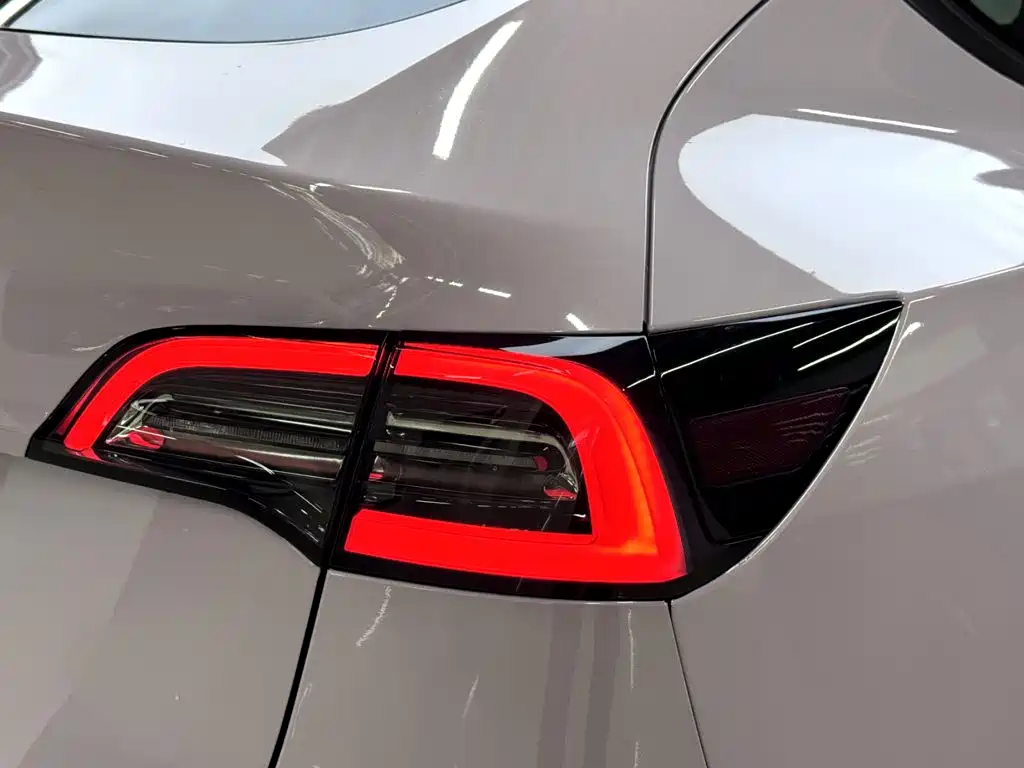 Tesla Model Y 2023 — фото 7