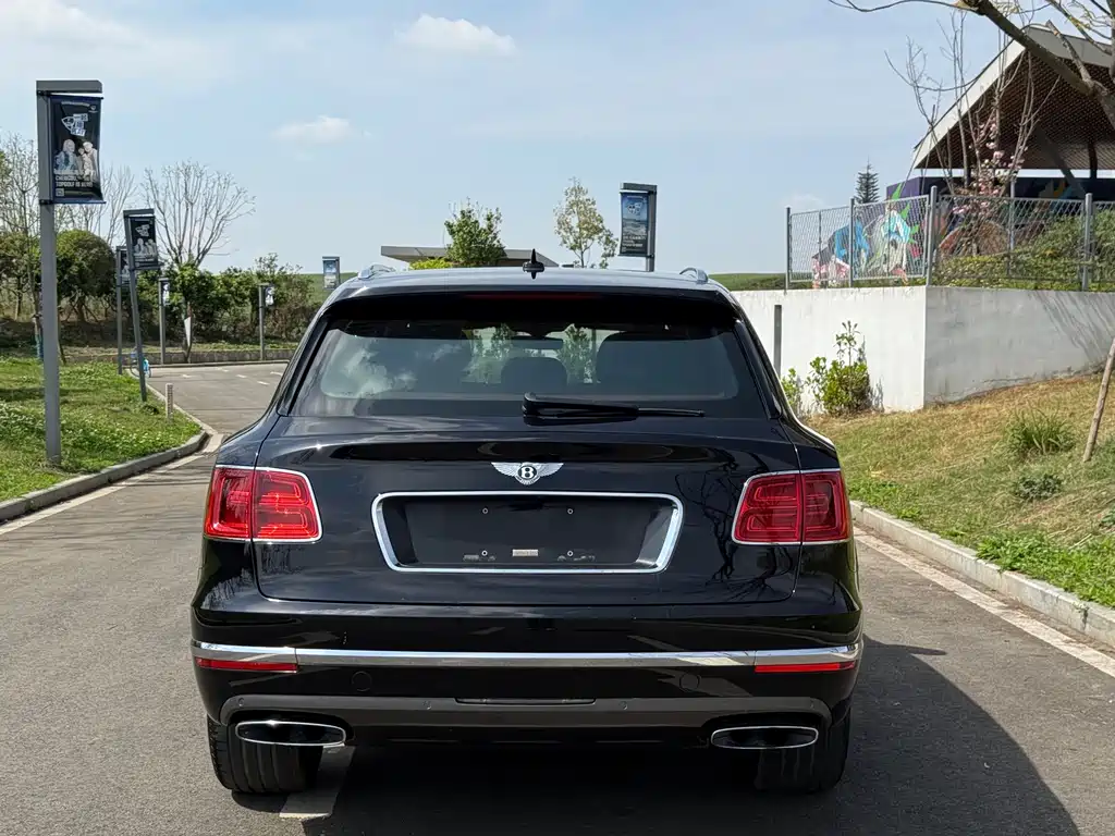 Bentley Bentayga 2016 — фото 14